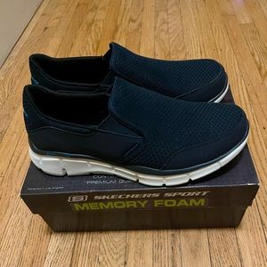 Men’s Skechers Memory Foam Shoes Size 10